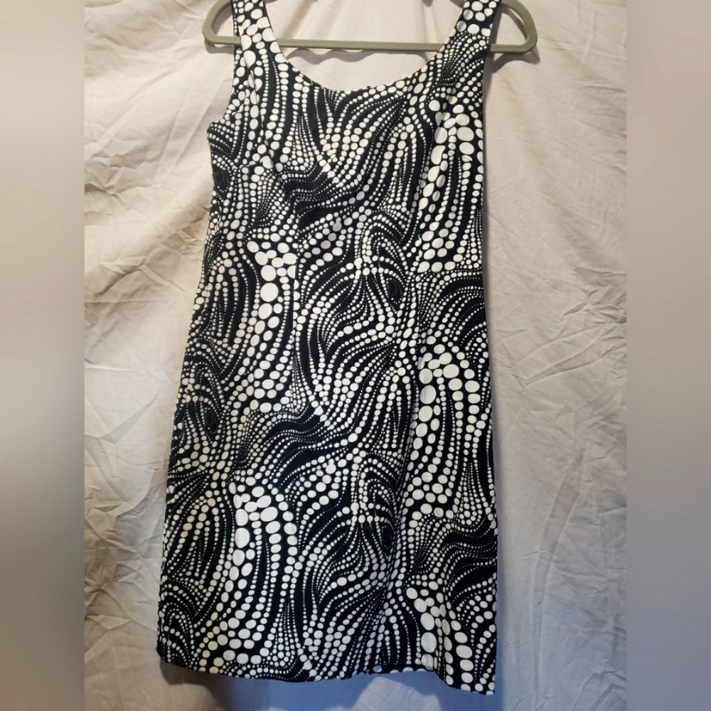 Beautiful, Sharp&Professional AGB Sleeveless Black&White Geo Shift Dress Size 8